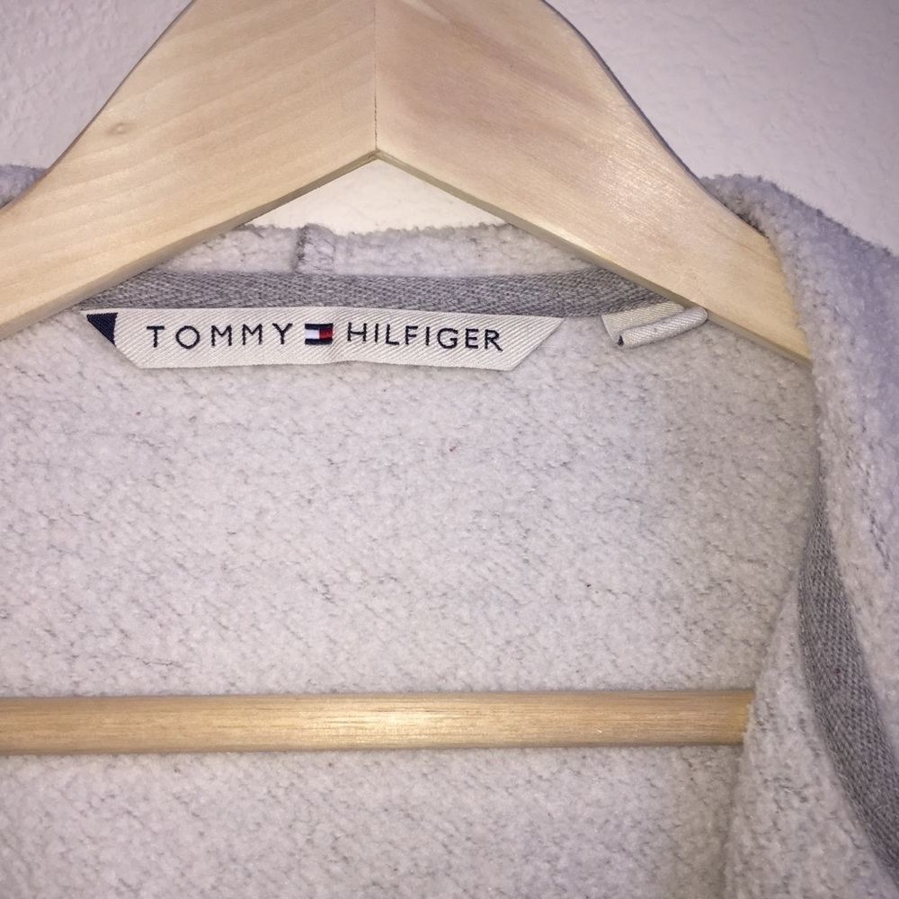 Tommy Hilfiger Logo Sweater - Picture 3 of 4